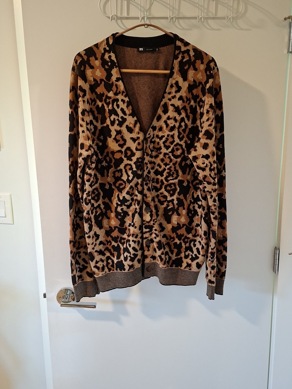 Simons Classic Black & Tan Leopard Print V-neck Cotton Cardigan (Size M)